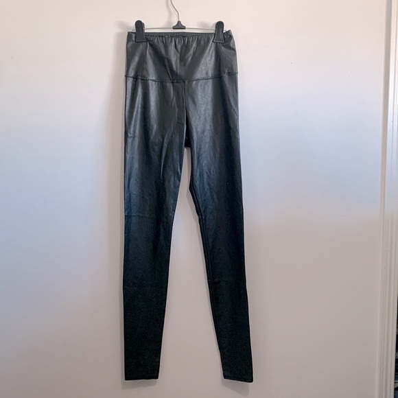 Aritzia Wilfred Free Black faux leather leggings size M - Picture 2 of 3